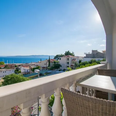 Manuela - Apartment Baska Voda